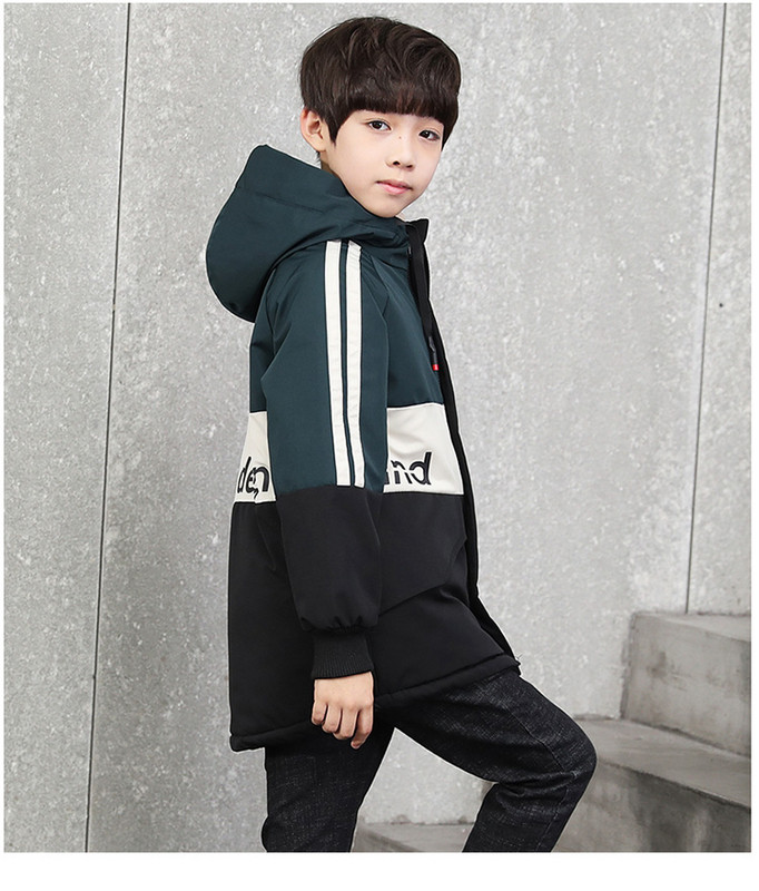 Παιδικό μπουφάν για αγόρια σε δύο χρώματα