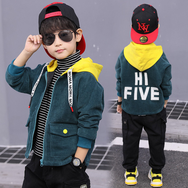 Fiúknak való napi gyerekkabát két színben