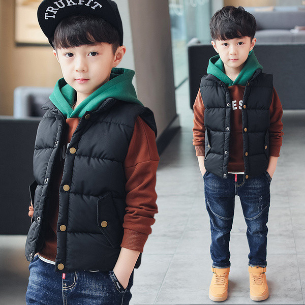 Gyermek mellény fiúknak két színben - fekete és zöld