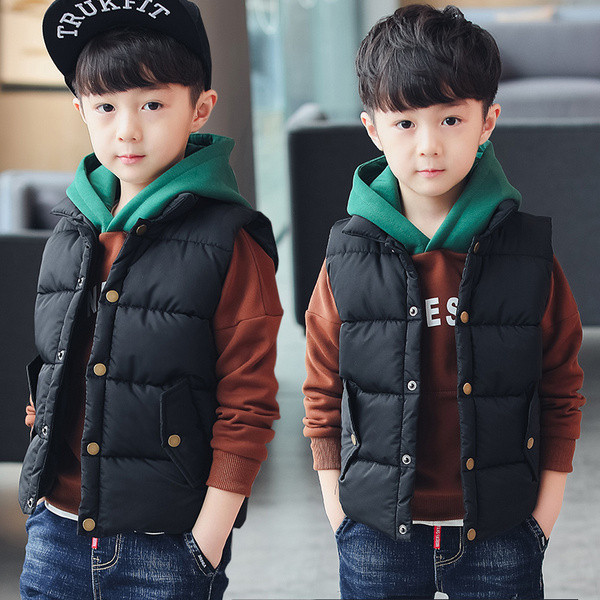 Gyermek mellény fiúknak két színben - fekete és zöld