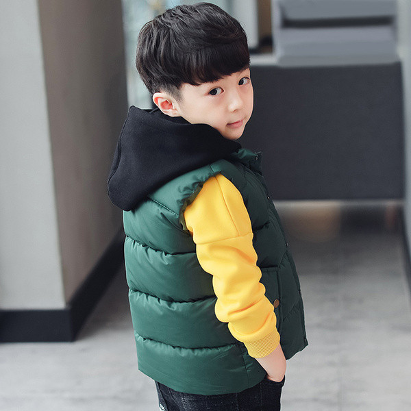 Gyermek mellény fiúknak két színben - fekete és zöld