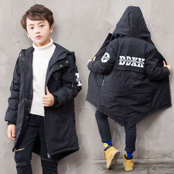 Modern, sötét színű gyerek kabát fiúknak