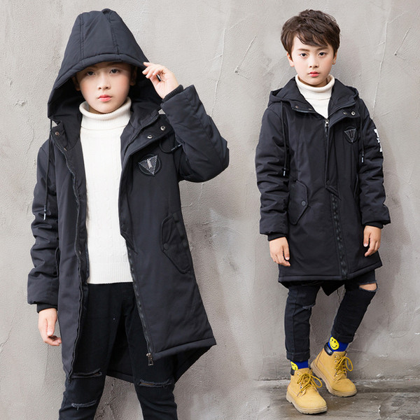 Modern, sötét színű gyerek kabát fiúknak