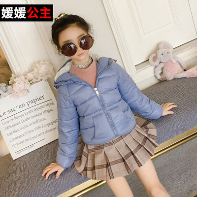 Άνετο μπουφάν για τα κορίτσια σε ανοιχτό χρώμα