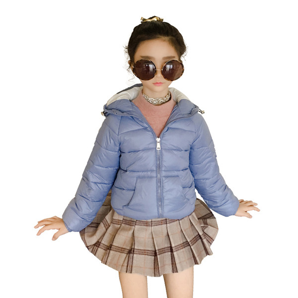 Άνετο μπουφάν για τα κορίτσια σε ανοιχτό χρώμα