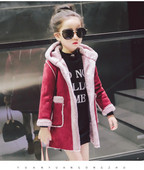 Stílusos gyerekkabát lányoknak piros színben