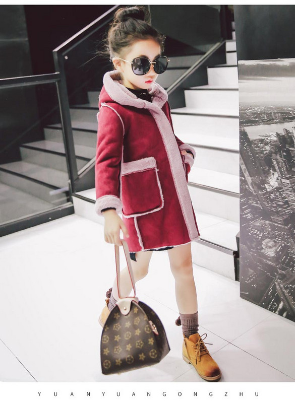 Stílusos gyerekkabát lányoknak piros színben