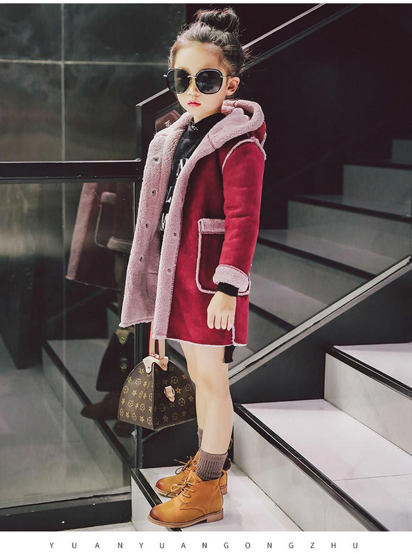 Stílusos gyerekkabát lányoknak piros színben