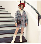 Modern gyerekkabát lányoknak két színben