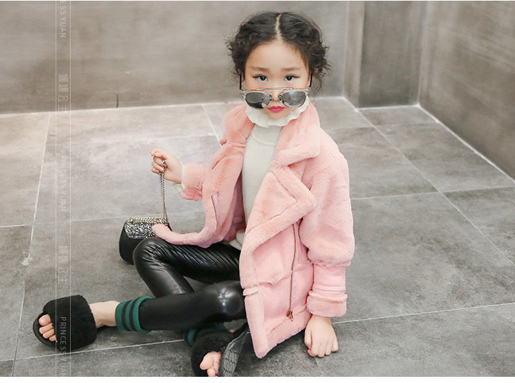 Rózsaszín rövid gyerekkabát lányoknak