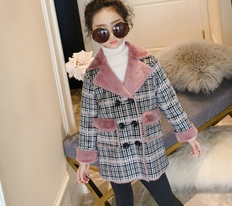 Κομψό παιδικό παλτό για κορίτσια σε ένα χρώμα