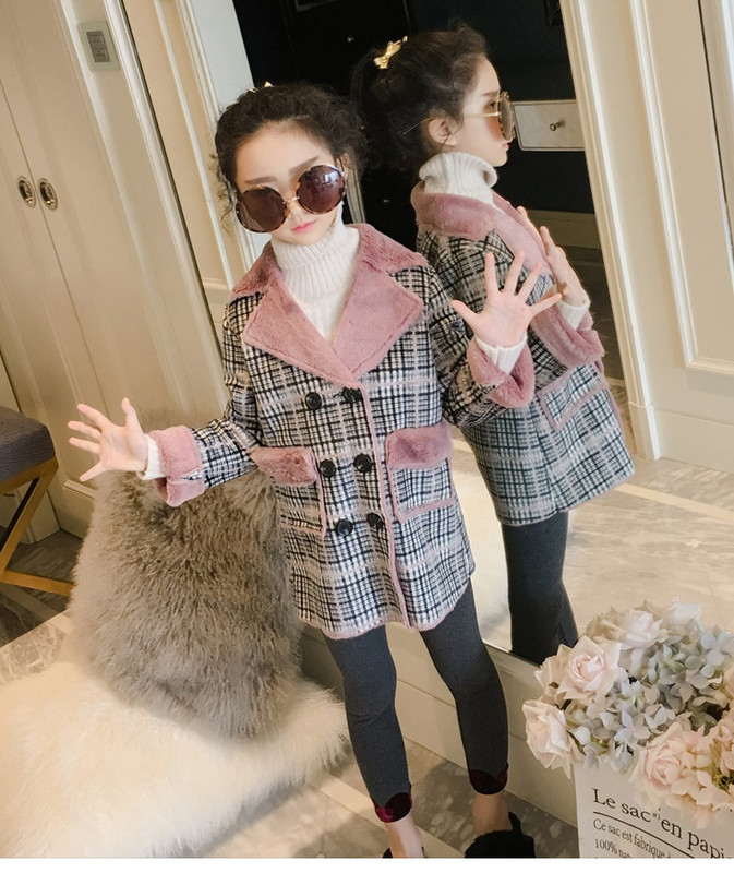 Κομψό παιδικό παλτό για κορίτσια σε ένα χρώμα