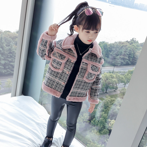 Άνετο παιδικό παλτό για κορίτσια σε ένα χρώμα