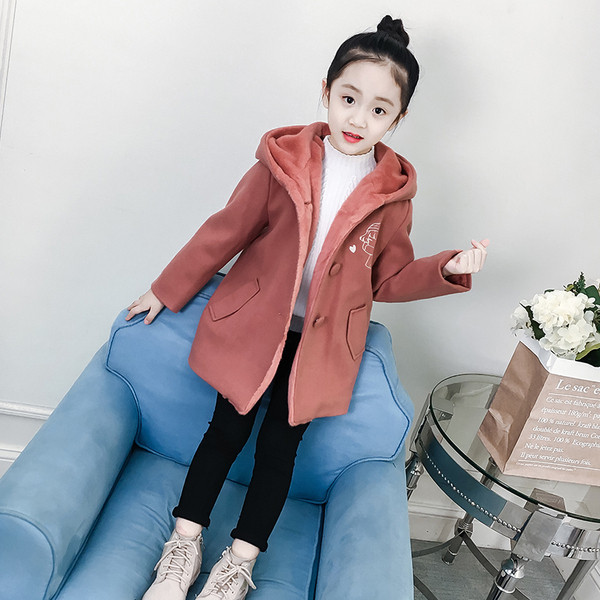 Κομψό ροζ παιδικό μπουφάν για κορίτσια με τρισδιάστατο στοιχείο