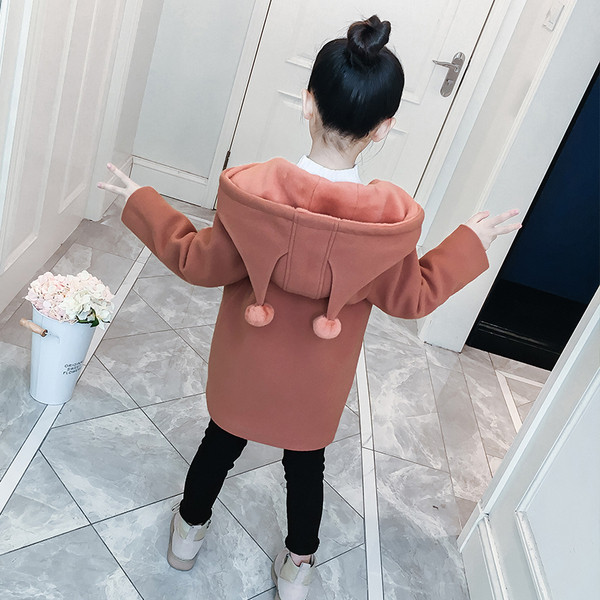 Κομψό ροζ παιδικό μπουφάν για κορίτσια με τρισδιάστατο στοιχείο