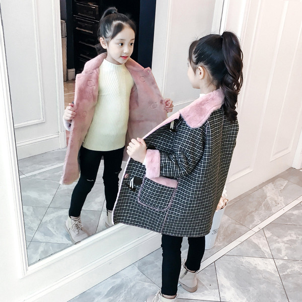 Modern hosszúkás gyerekkabát lányoknak