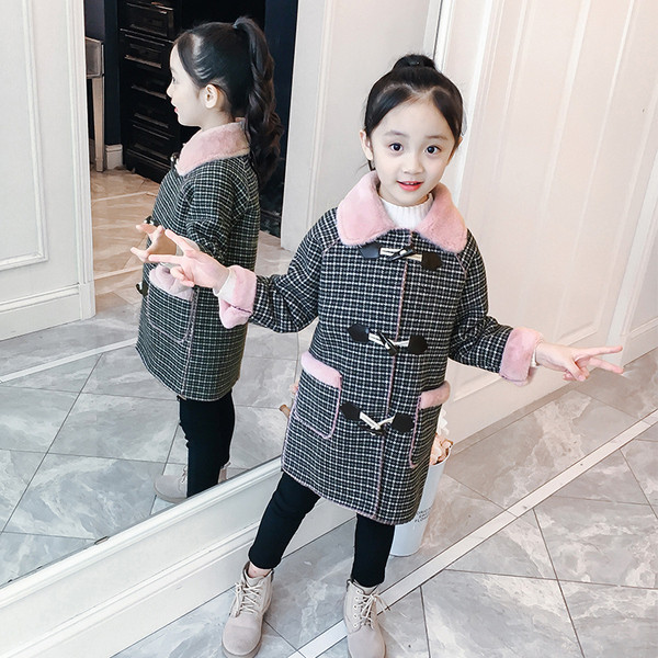 Modern hosszúkás gyerekkabát lányoknak