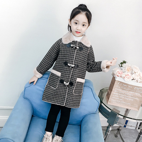 Modern hosszúkás gyerekkabát lányoknak