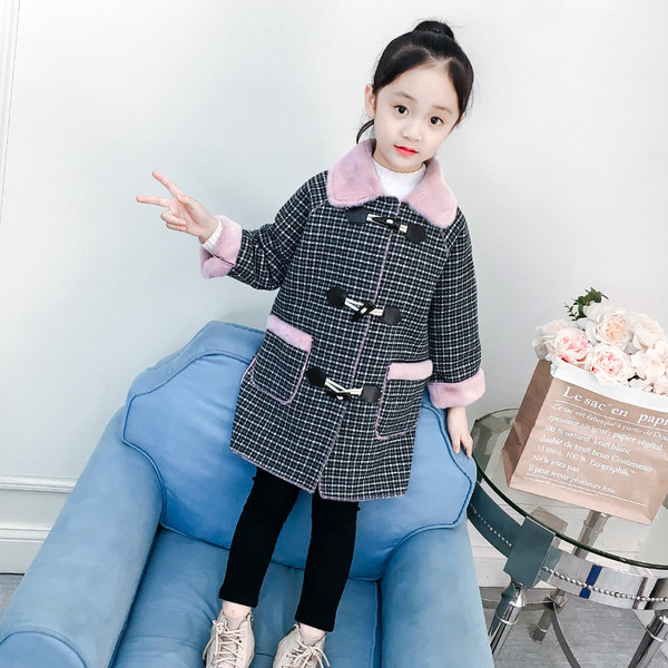 Modern hosszúkás gyerekkabát lányoknak