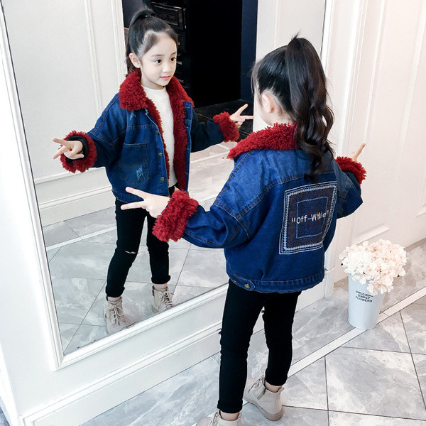 Modern, vastag bélésű gyerekkabát lányoknak