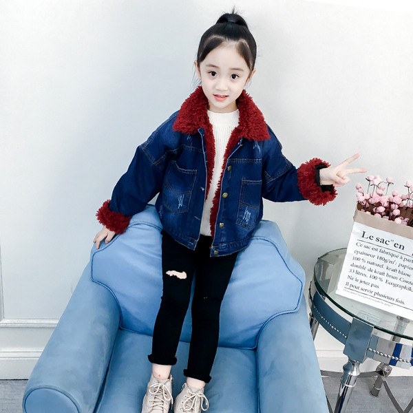 Modern, vastag bélésű gyerekkabát lányoknak