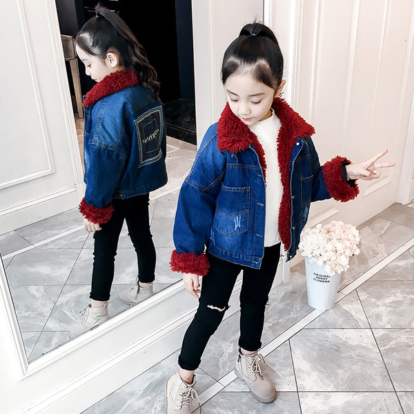 Modern, vastag bélésű gyerekkabát lányoknak