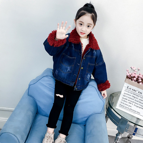 Modern, vastag bélésű gyerekkabát lányoknak