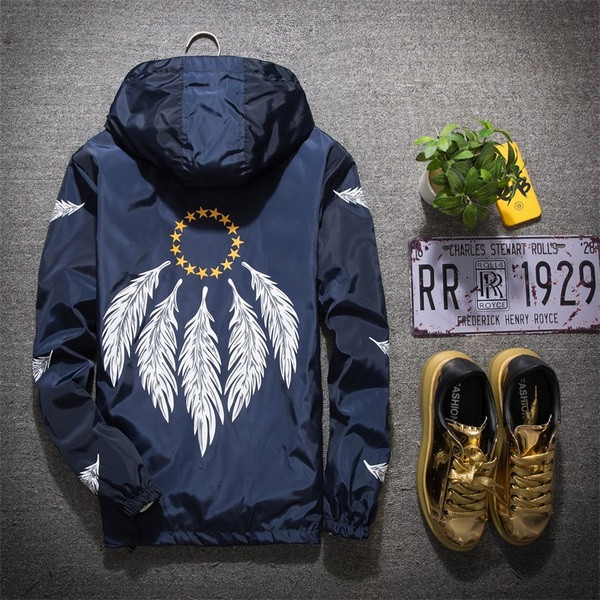 Aktuális férfi kabát több színben applikációkkal