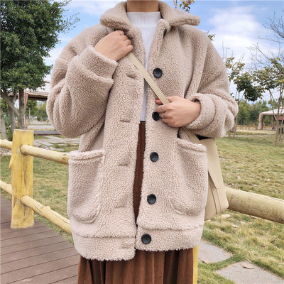 Modern női kabát világos színben