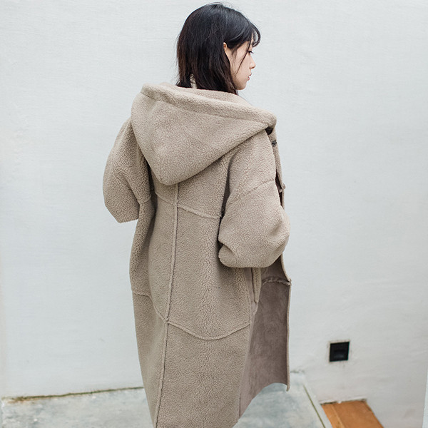 Modern, hosszú női kabát