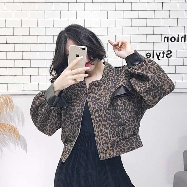 Modern, leopárdmintás női kabát