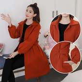 Stílusos, hosszú piros női kabát