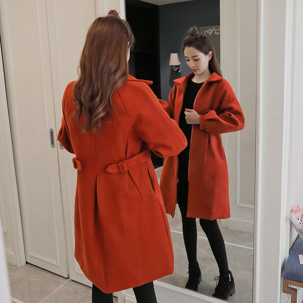 Stílusos, hosszú piros női kabát