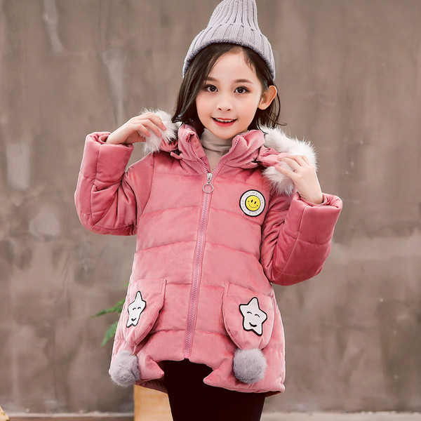 Téli gyerekdzseki lányoknak applikációval és kapucnival 3D elemekkel két színben