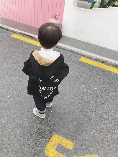 Μοντέρνο παιδικλο μπουφάν για αγόρια με επιγραφή