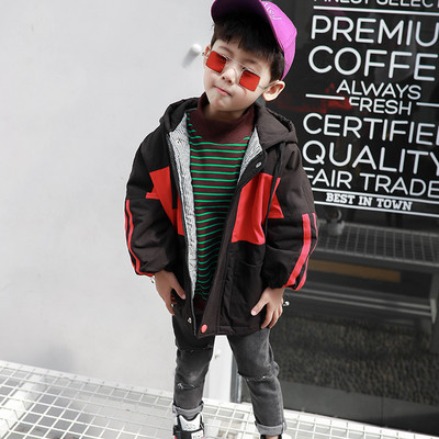 Μοντέρνο παιδικό μπουφάν για αγόρια με επιγραφές σε διάφορα χρώματα