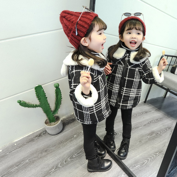 Παιδικό παλτό για κορίτσια με απαλή επένδυση σε δύο χρώματα