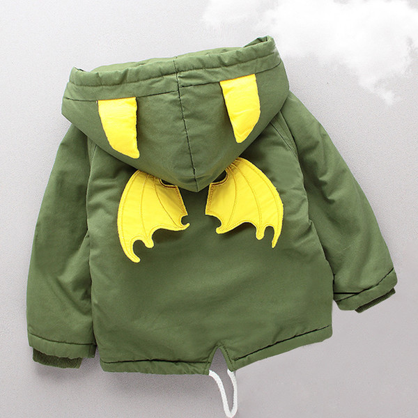 Modern gyerek kabát fiúknak 3D elemekkel három színben