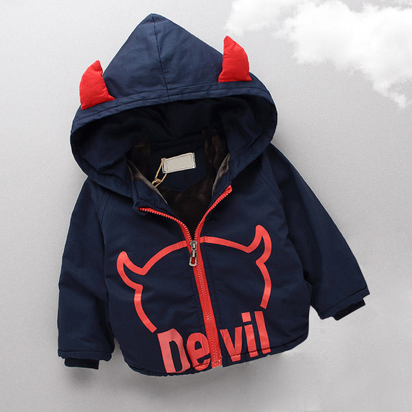 Modern gyerek kabát fiúknak 3D elemekkel három színben