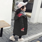 Μακρύ χειμωνιάτικο παιδικό μπουφάν με κουκούλα σε μαύρο και ροζ χρώμα