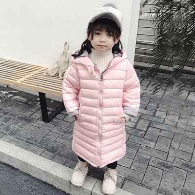 Μακρύ χειμωνιάτικο παιδικό μπουφάν με κουκούλα σε μαύρο και ροζ χρώμα