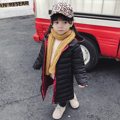 Μακρύ χειμωνιάτικο παιδικό μπουφάν με κουκούλα σε μαύρο και ροζ χρώμα