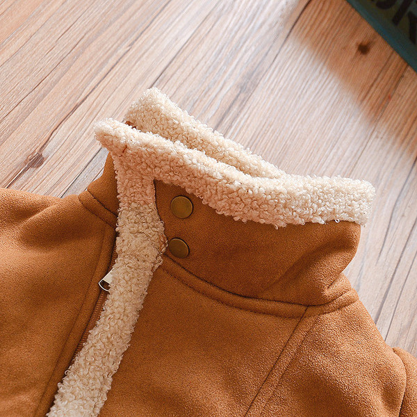 Modern gyerek kabát fiúknak több színben vagy három modellben