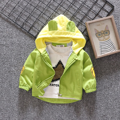 Korszerű gyerekkabát fiúknak 3D elemekkel és alkalmazásokkal