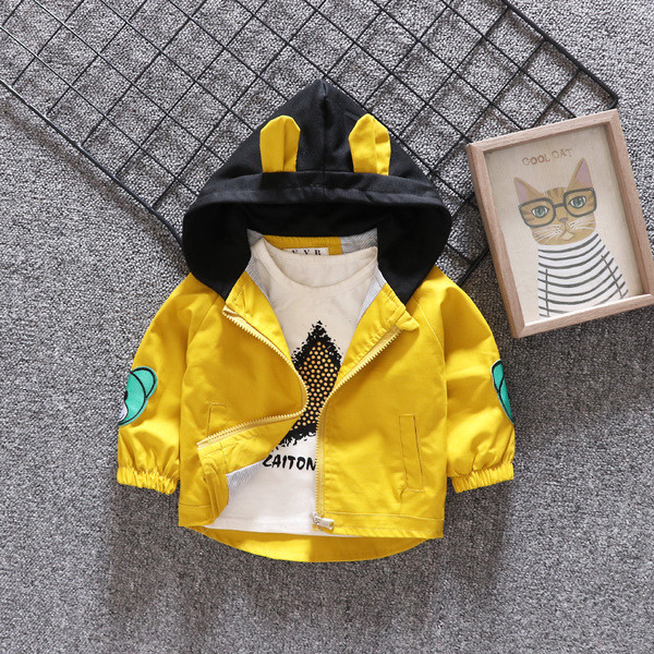 Korszerű gyerekkabát fiúknak 3D elemekkel és alkalmazásokkal