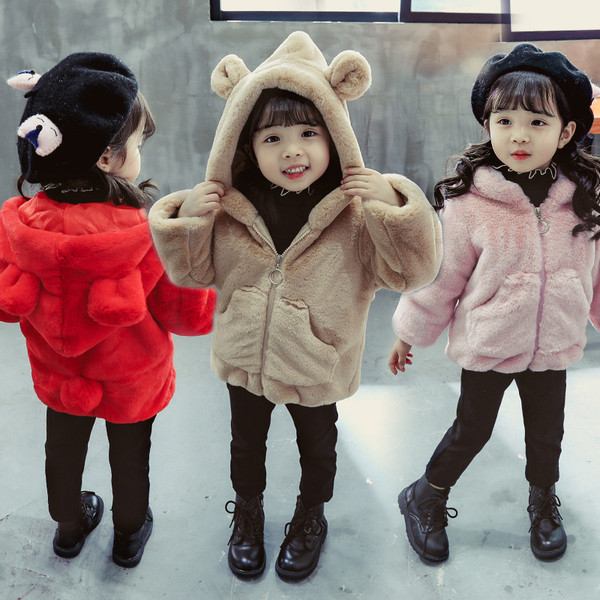 Pehelykabát lányoknak kapucnival és 3D elemekkel három színben