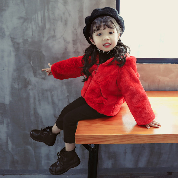 Pehelykabát lányoknak kapucnival és 3D elemekkel három színben