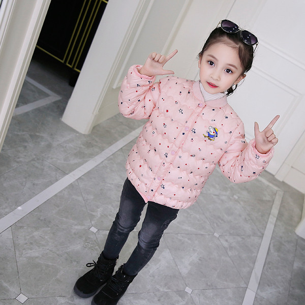 Színes mintás, O-alakú gallérral ellátott lánykabát két modellben