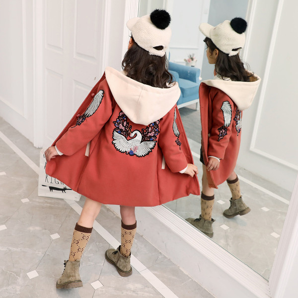 Μοντέρνο παιδικό παλτό με κουκούλα και κεντήματα στην πλάτη  σε διάφορα χρώματα