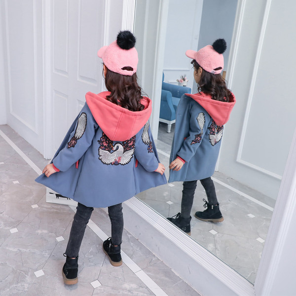 Μοντέρνο παιδικό παλτό με κουκούλα και κεντήματα στην πλάτη  σε διάφορα χρώματα